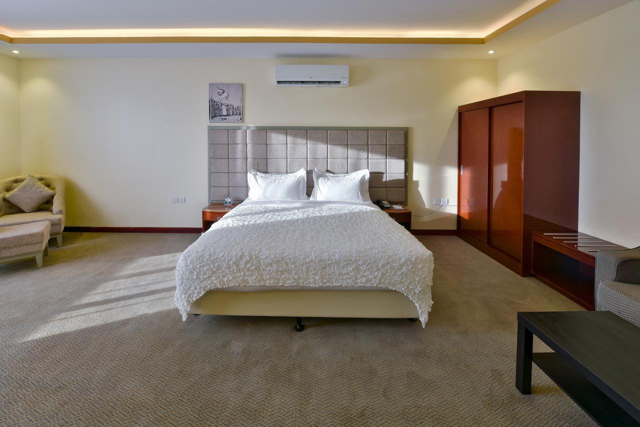 Golden Dune Hotel Turaif Exterior photo